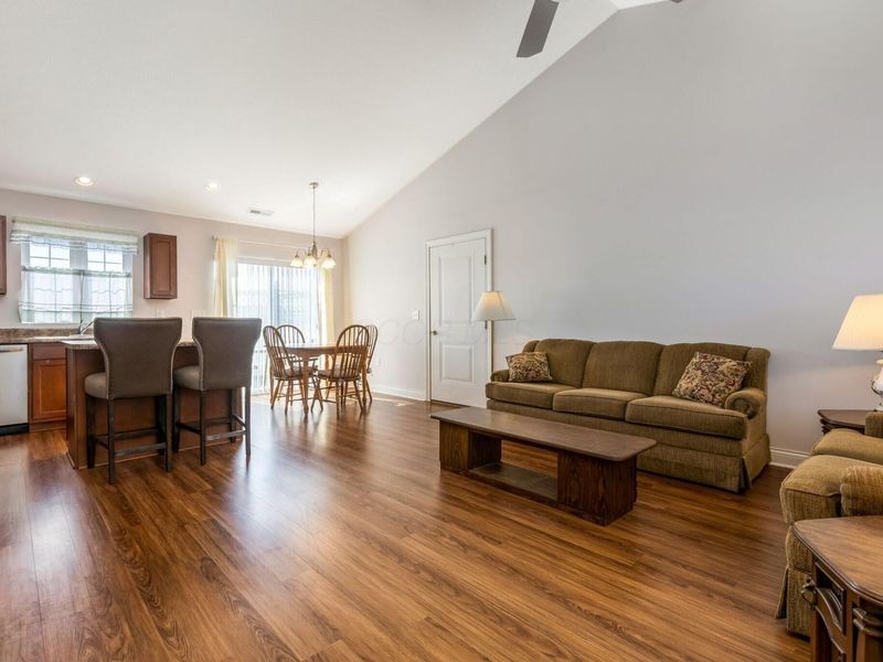 703 Cumberland Meadows Circle, Hebron, OH 43025 Photo 7