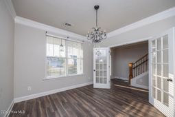 217 Silver Court  photo 4