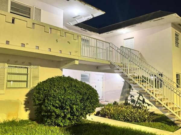 7426 SW 82nd St , Unit D221, Miami, FL 33143