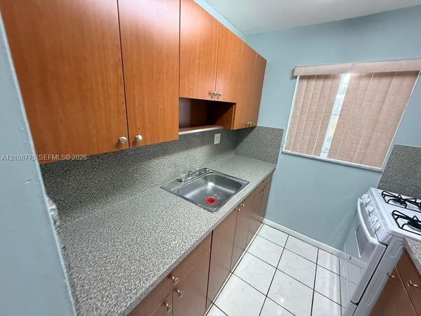 1655 W 44th Pl , Unit 411, Hialeah, FL 33012