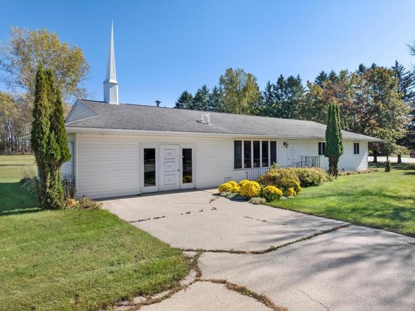 2101 Johnston DRIVE, Manitowoc, WI 54220