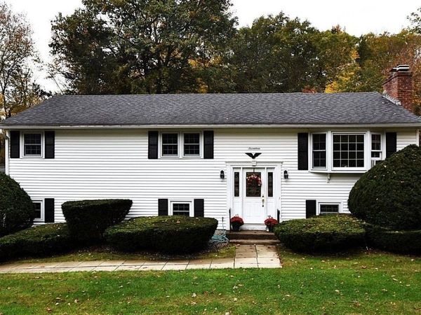 17 Wedgewood Ln, Millbury, MA 01527
