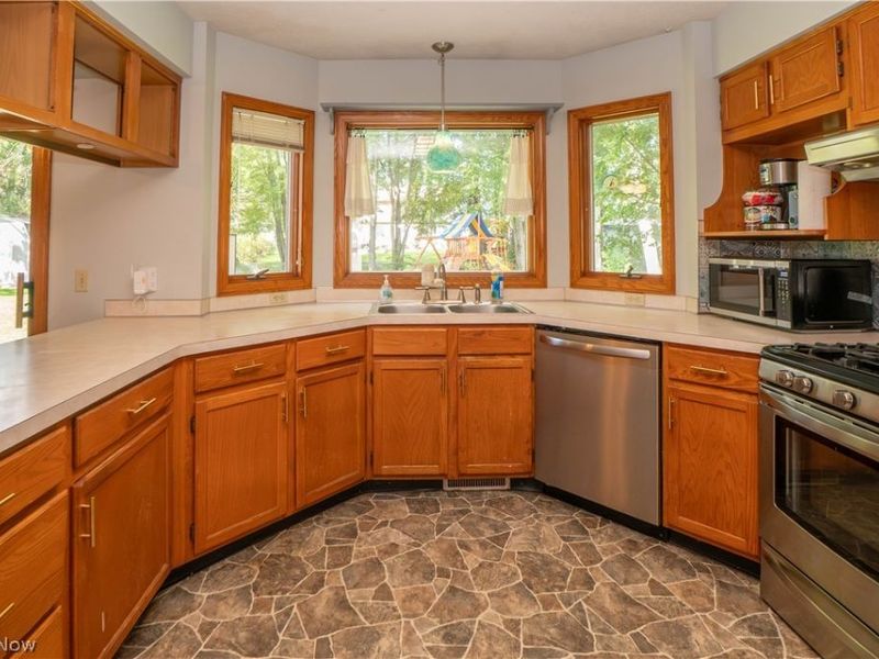 498 Herbert Road, Akron, OH 44312 Photo 13