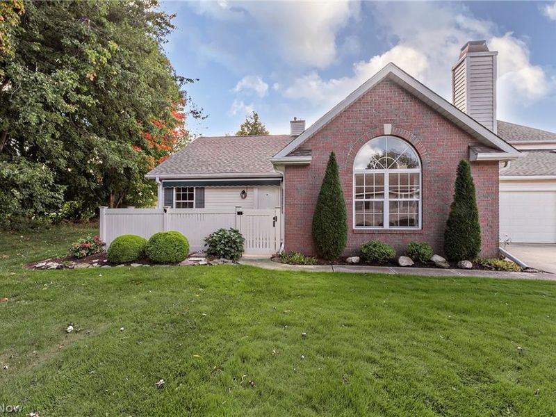 7572 Monterey Bay Drive, Mentor on the Lake, OH 44060 Photo 1