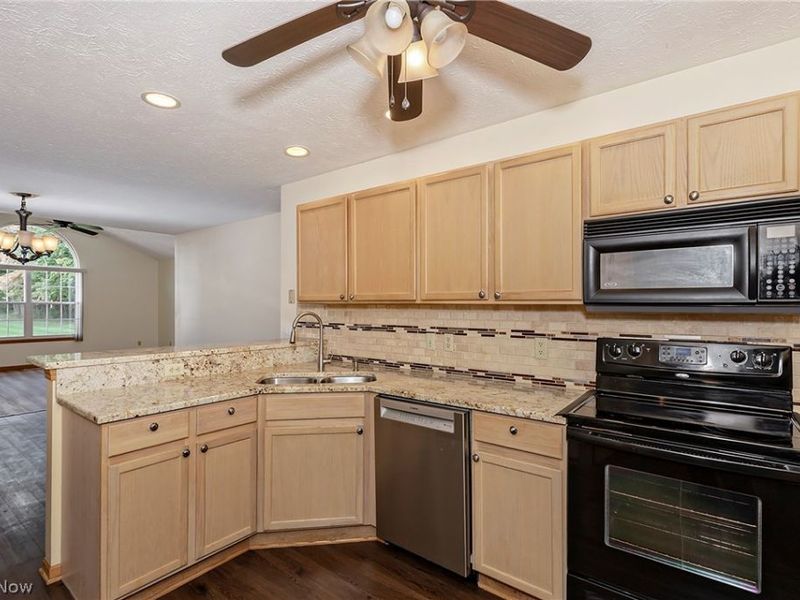 7572 Monterey Bay Drive, Mentor on the Lake, OH 44060 Photo 16