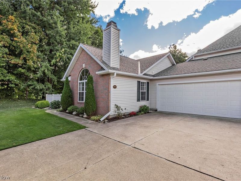 7572 Monterey Bay Drive, Mentor on the Lake, OH 44060 Photo 2
