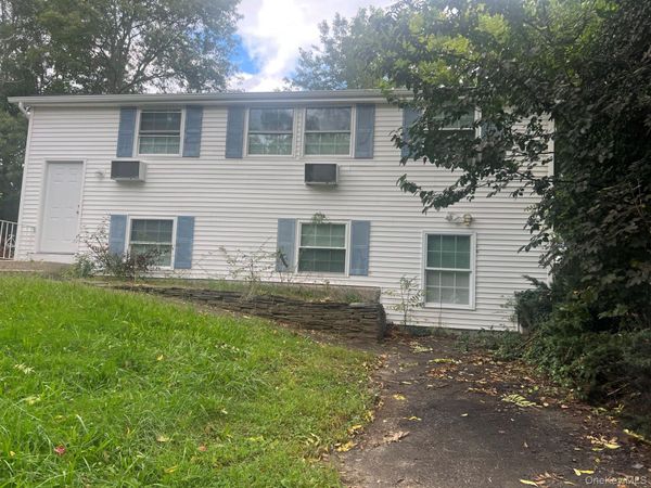 291 Old Town Road , East Setauket, NY 11733