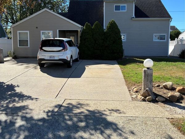 69 Wheelbarrow Lane , Wantagh, NY 11793