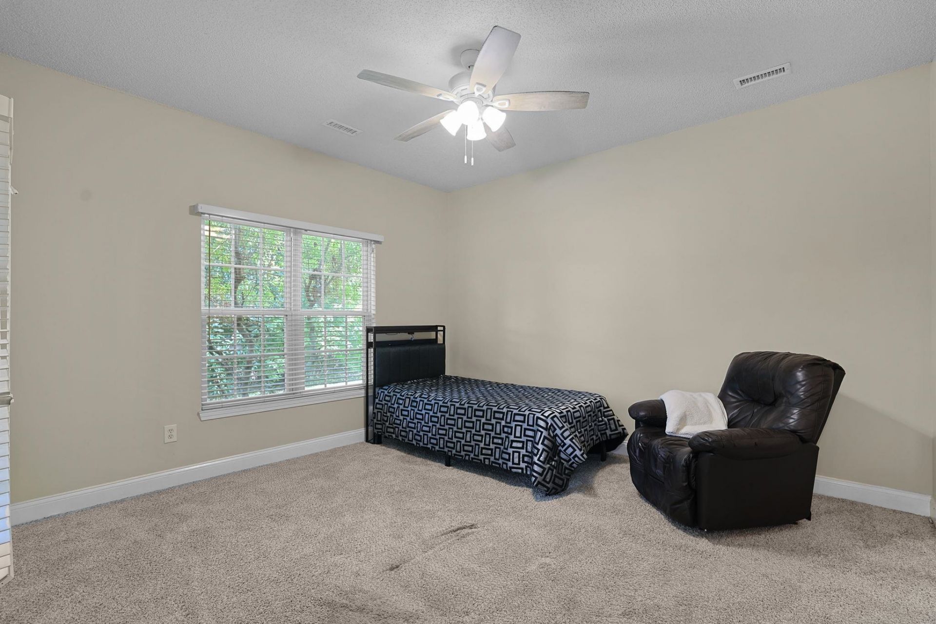 5018 Belleglen Ct. Photo 14