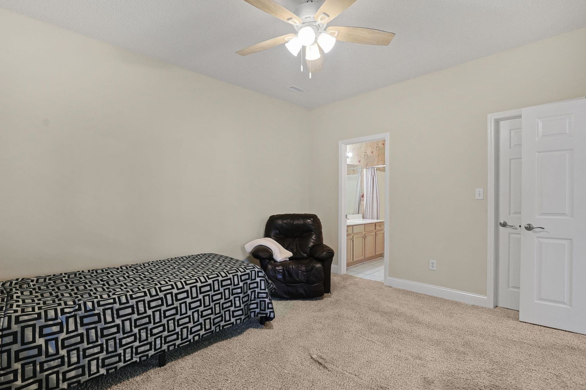 5018 Belleglen Ct. Photo 16