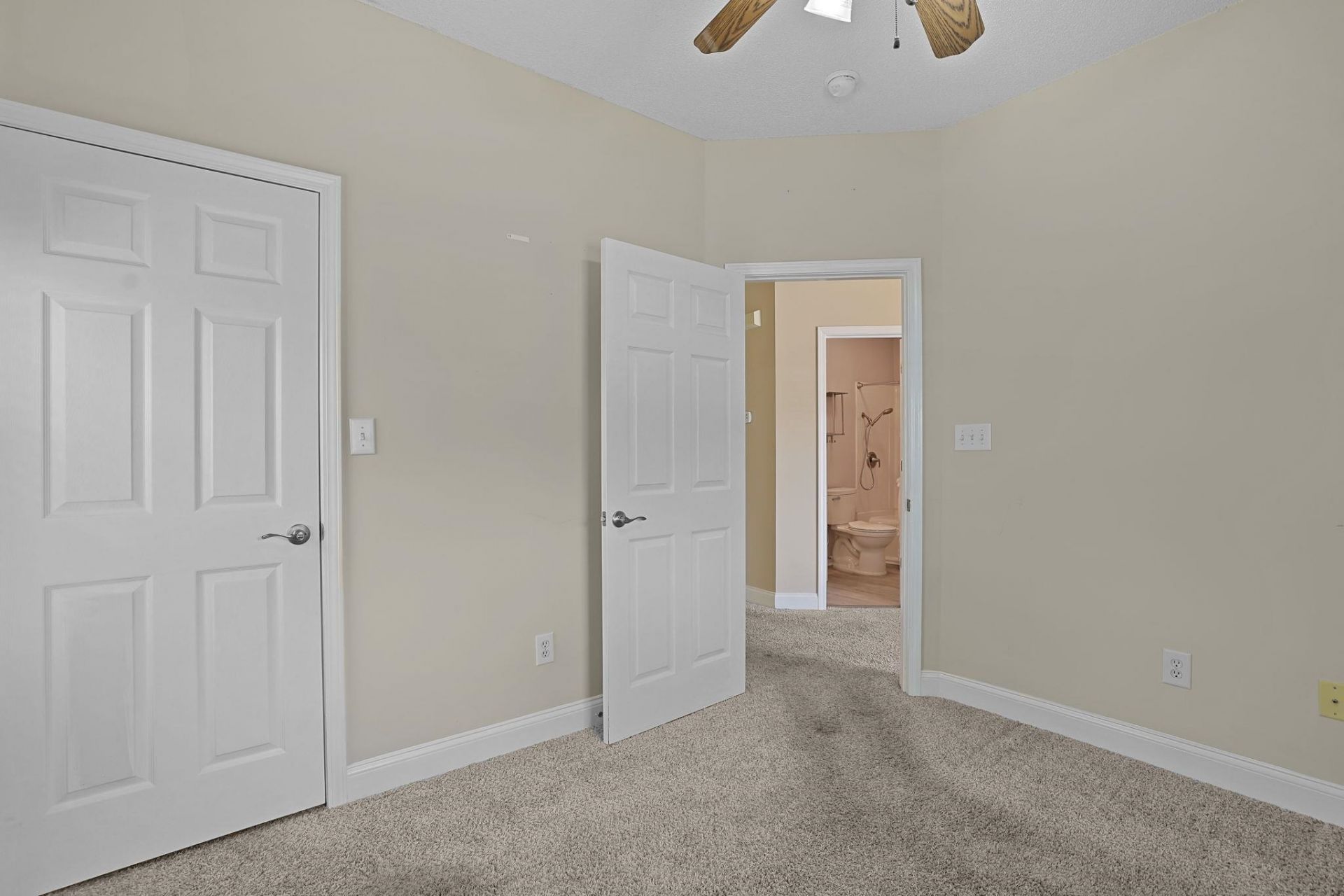 5018 Belleglen Ct. Photo 20