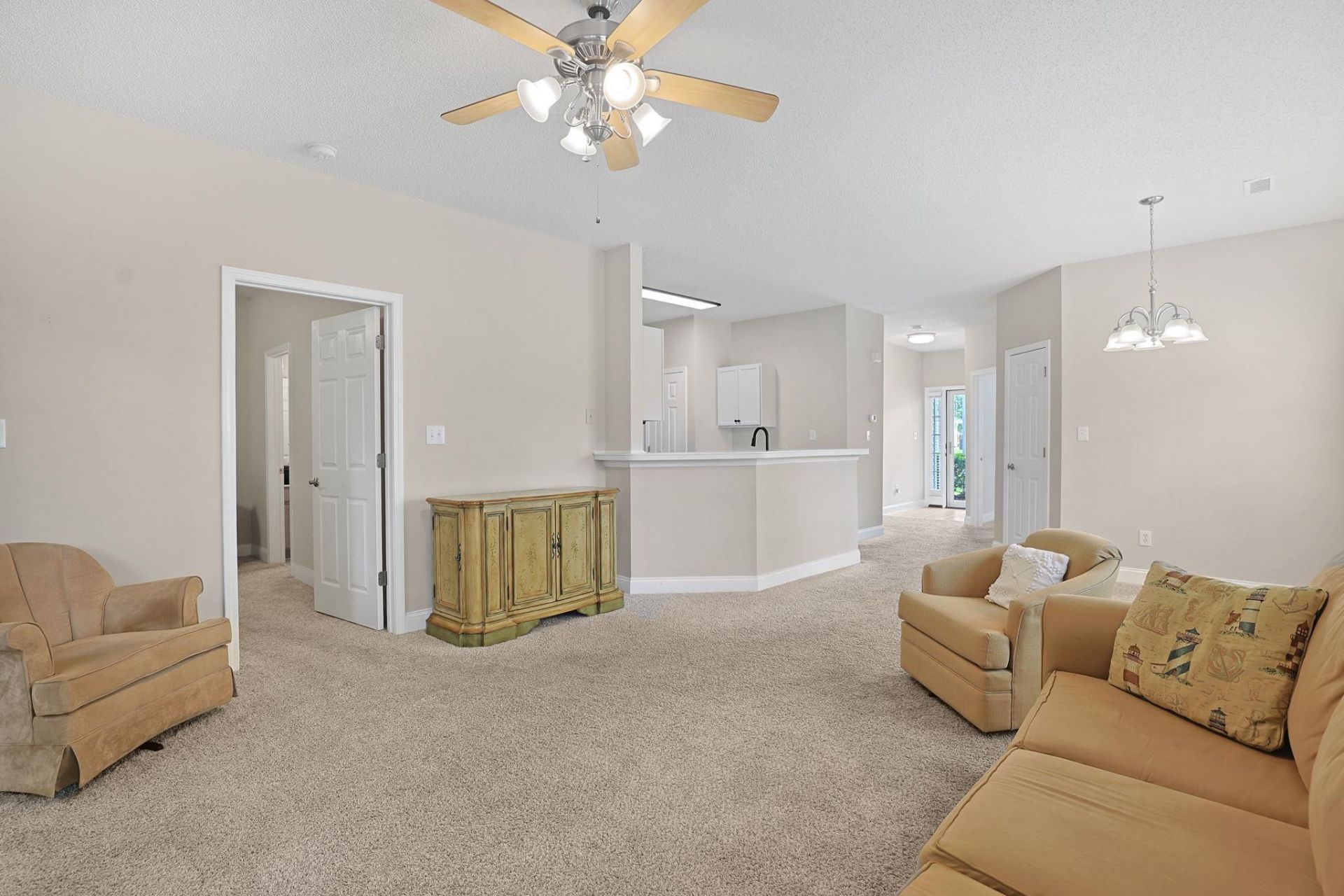 5018 Belleglen Ct. Photo 4