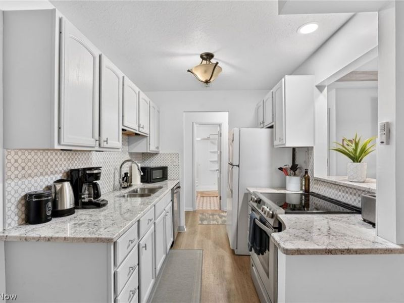 1675 Cedarwood Drive, Unit D, Westlake, OH 44145 Photo 7