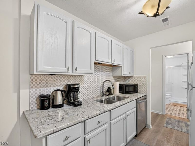 1675 Cedarwood Drive, Unit D, Westlake, OH 44145 Photo 9