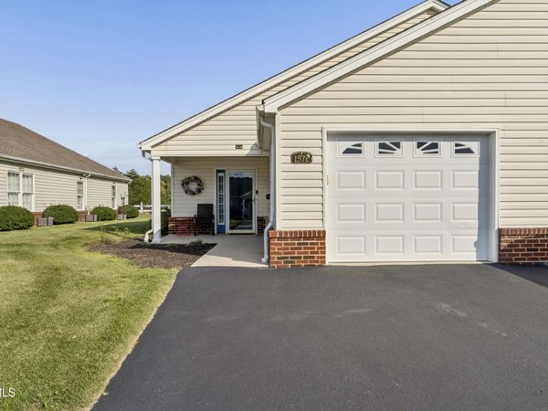 1572 Pine Cone Circle, Kingsport, TN 37660
