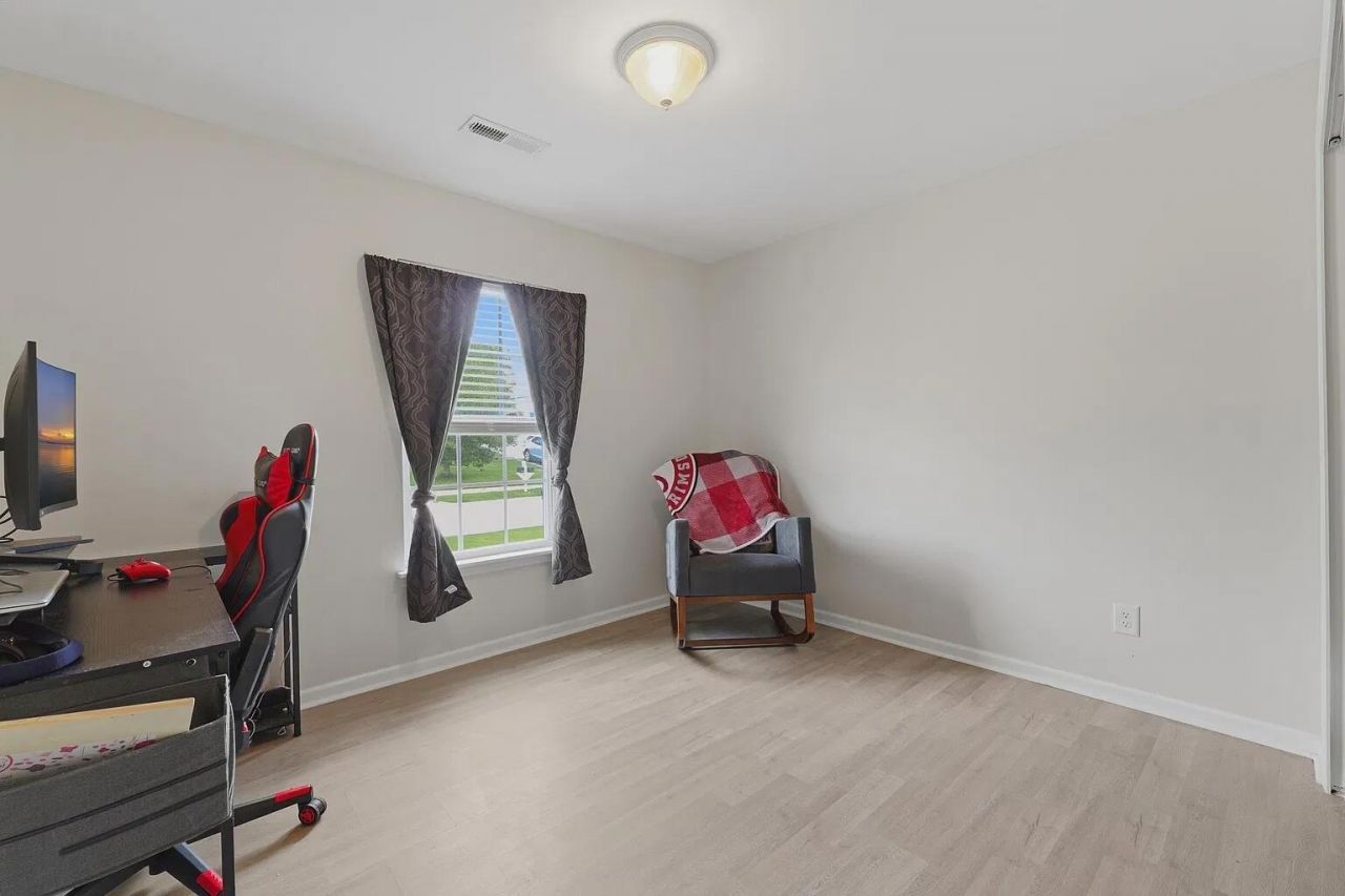 153 Tyger Street Photo 12