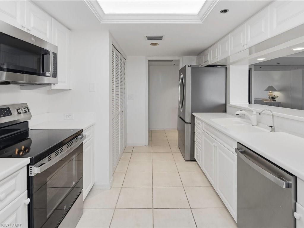 5550 Heron Point Dr , Unit 402, Naples, FL 34108 Photo
