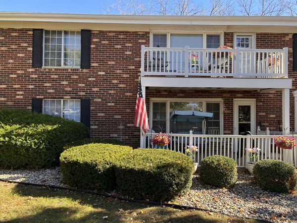516 Laurel Lake Rd, Unit 1, Thiensville, WI 53092