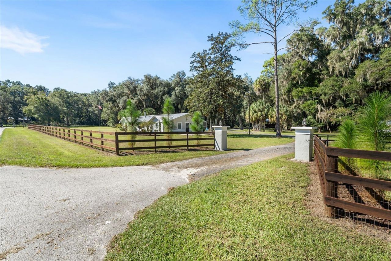 13680 NE 38th Avenue , Anthony, FL 32617 Photo