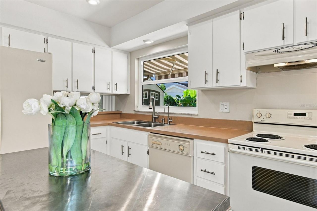 4830 Grove Point Drive , Tampa, FL 33624 Photo