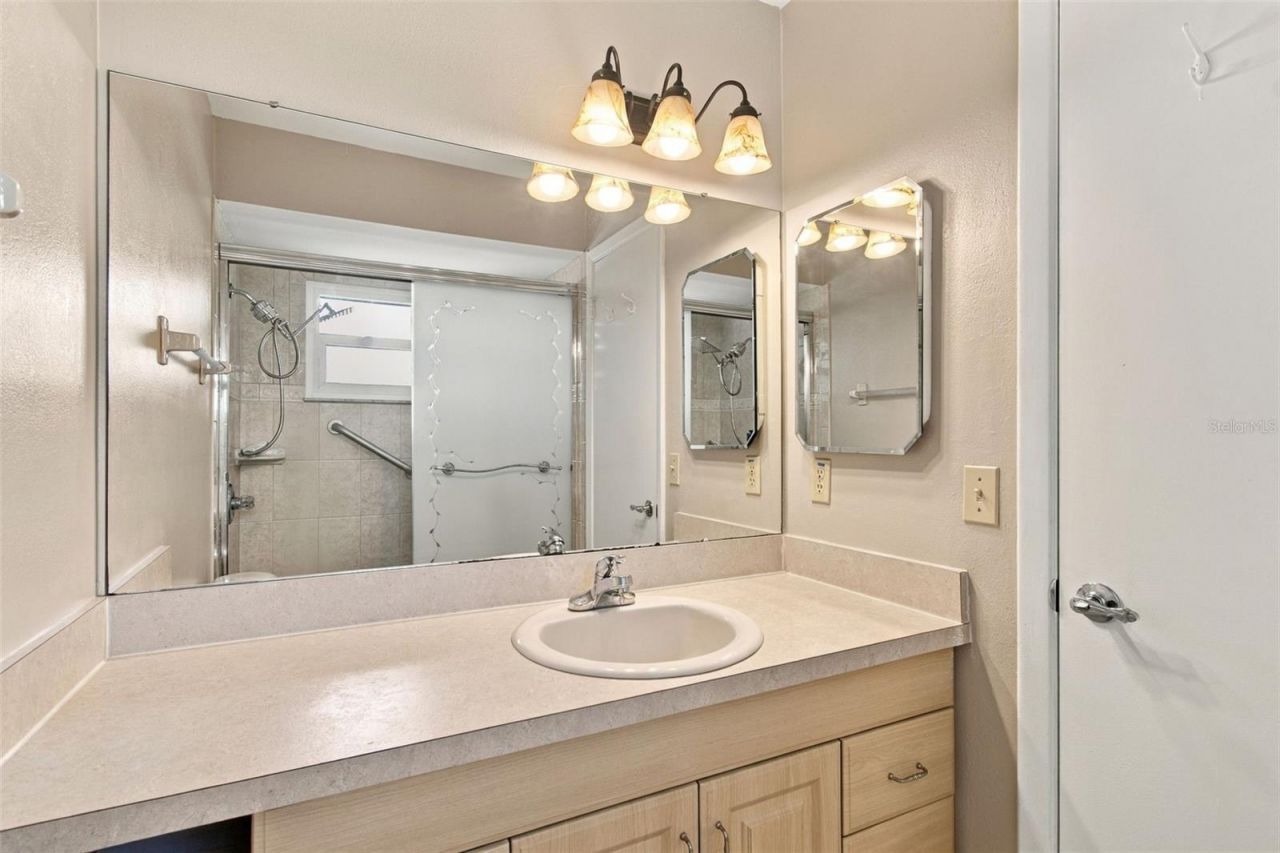 4830 Grove Point Drive , Tampa, FL 33624 Photo