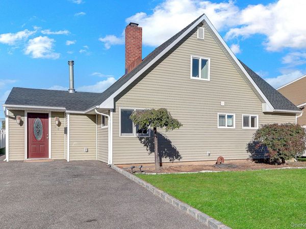24 Wheelbarrow Lane, Wantagh, NY 11793