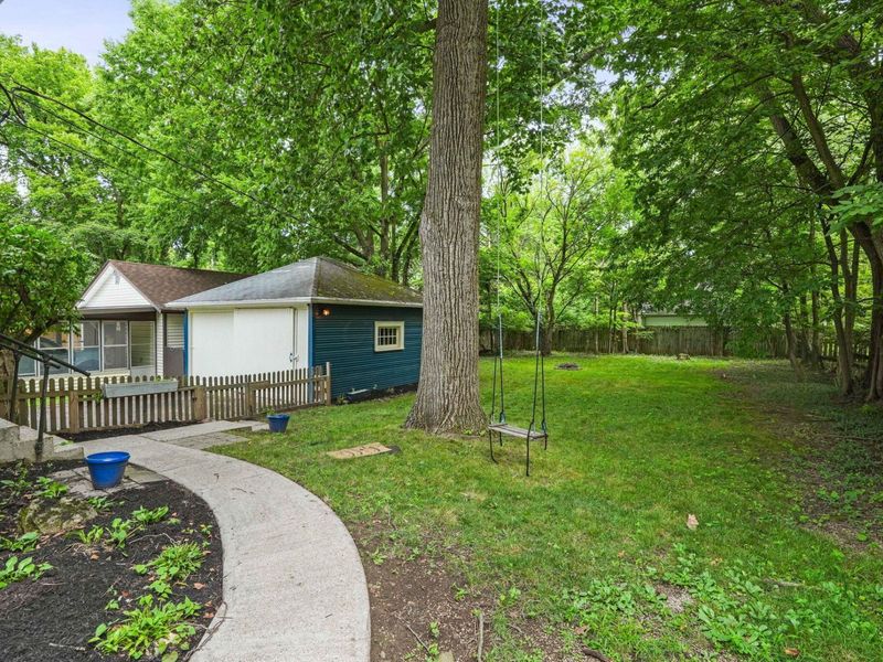 126 Erie Road , Columbus, OH 43214 Photo 5