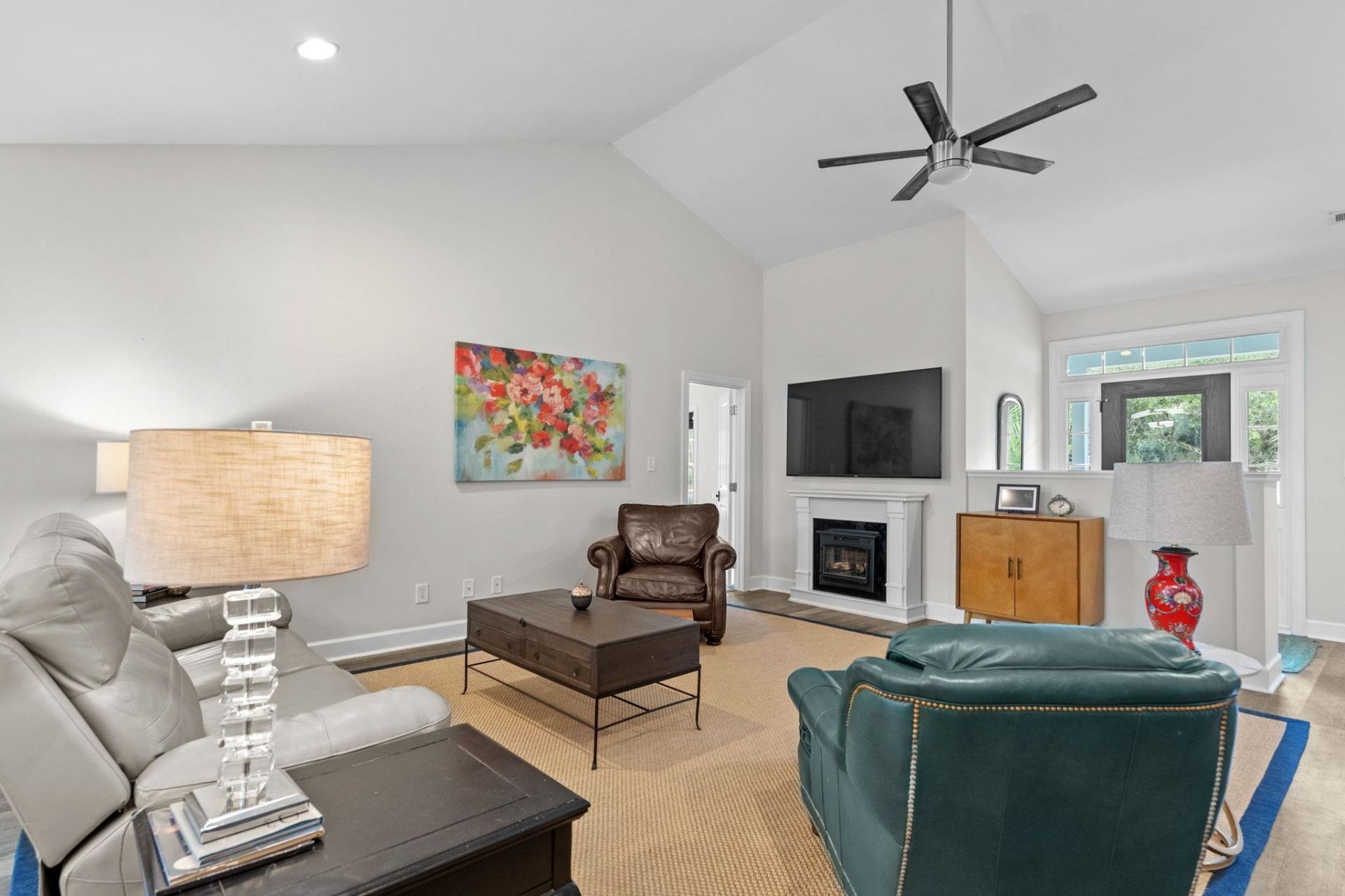 359 Country Club Dr.  Photo 13