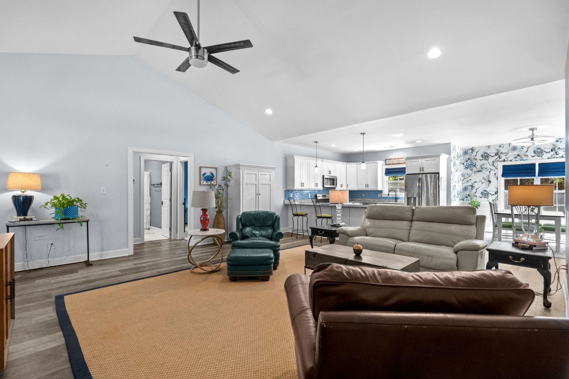 359 Country Club Dr.  Photo 15