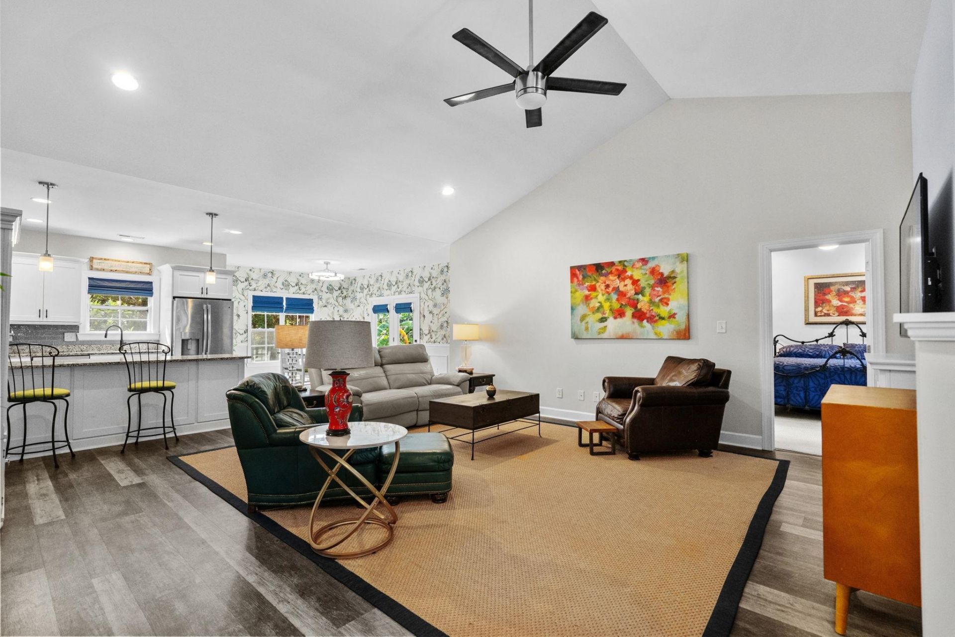 359 Country Club Dr.  Photo 16