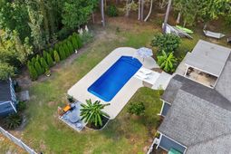 359 Country Club Dr.  photo 4