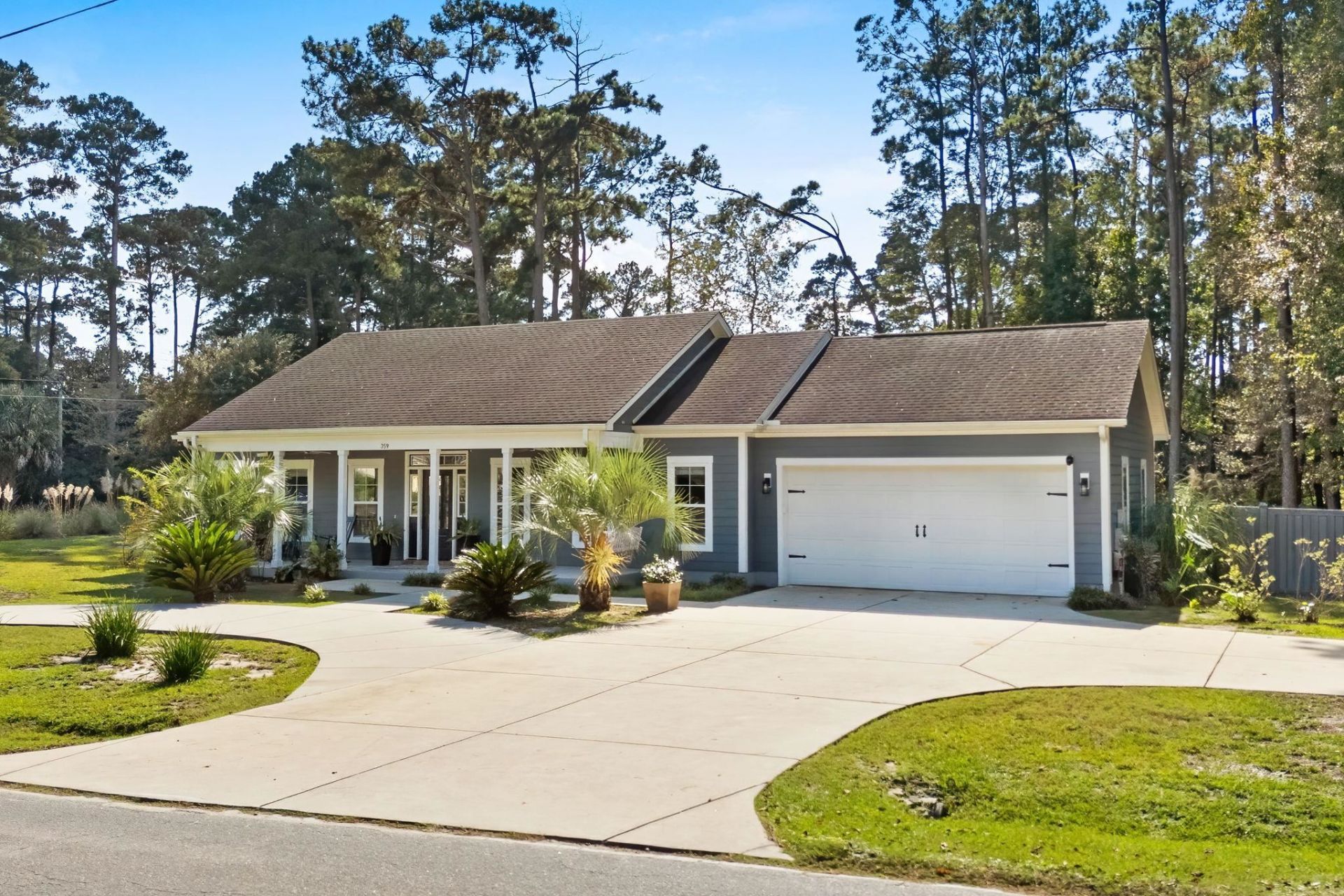 359 Country Club Dr.  Photo 5