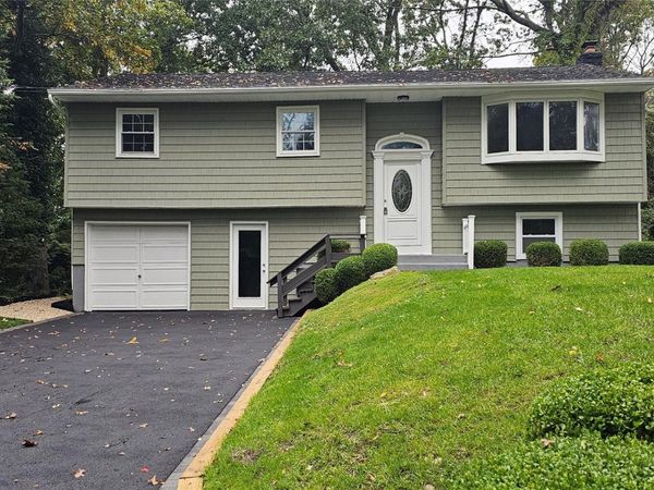 11 Marbeth Circle , Miller Place, NY 11764