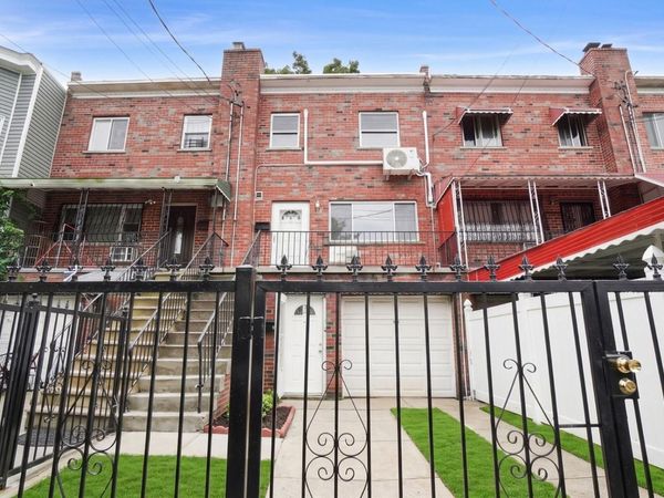 806 E 227th Street, Bronx, NY 10466