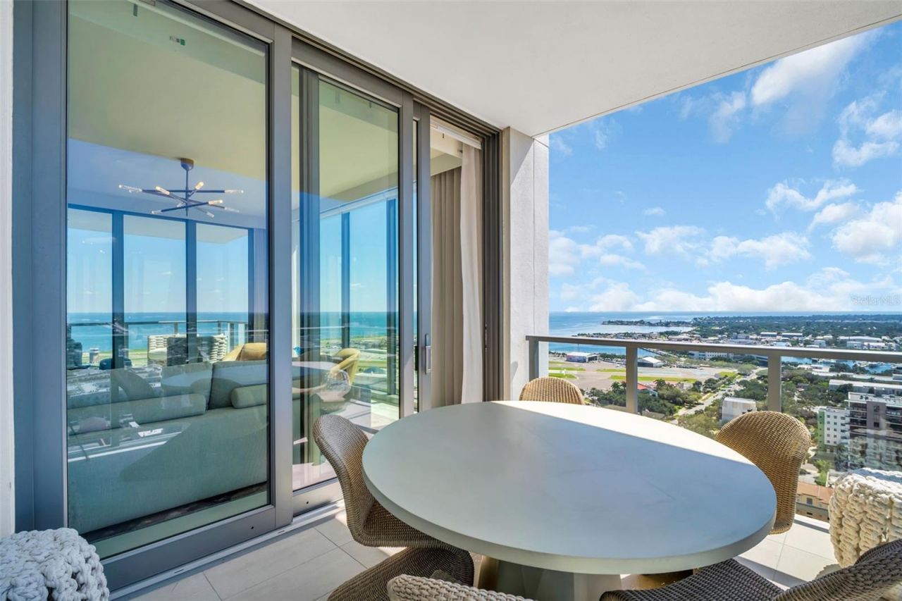 301 1st Street S, Unit 2507, Saint Petersburg, FL 33701 Photo