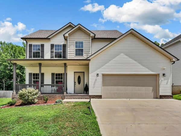 363 Barry Dr , Clarksville, TN 37040