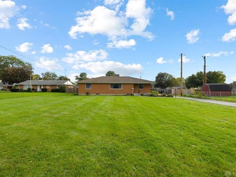 606 W Lake Avenue, New Carlisle, OH 45344 Photo 5