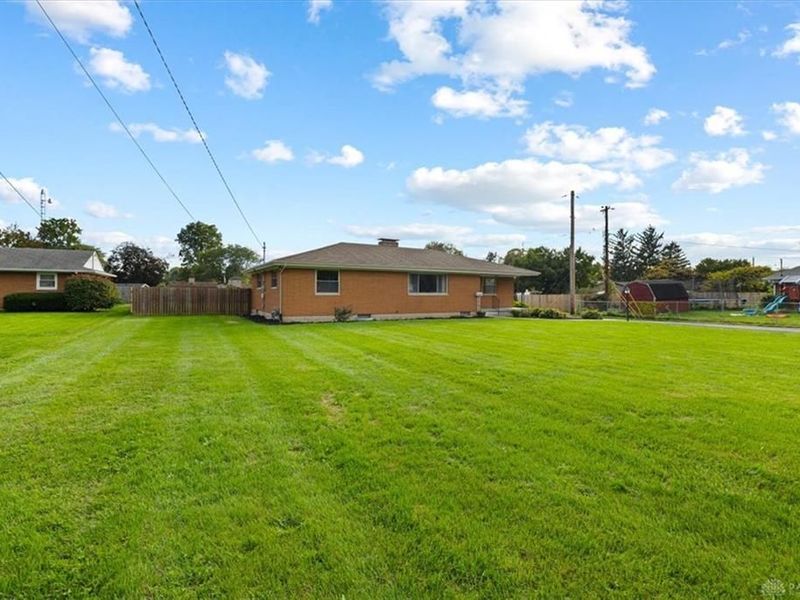 606 W Lake Avenue, New Carlisle, OH 45344 Photo 6