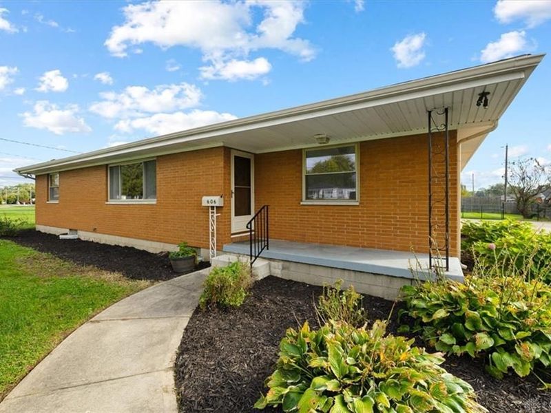 606 W Lake Avenue, New Carlisle, OH 45344 Photo 8