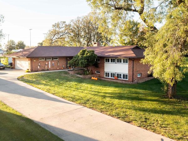1105 Mallory Drive, Chariton, IA 50049