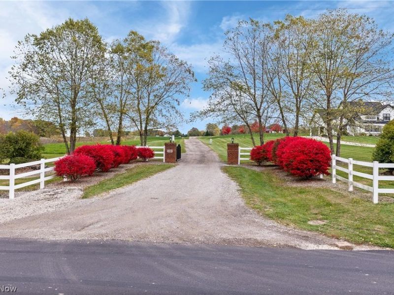 10366 Immel Road NE, Canton, OH 44721 Photo 2
