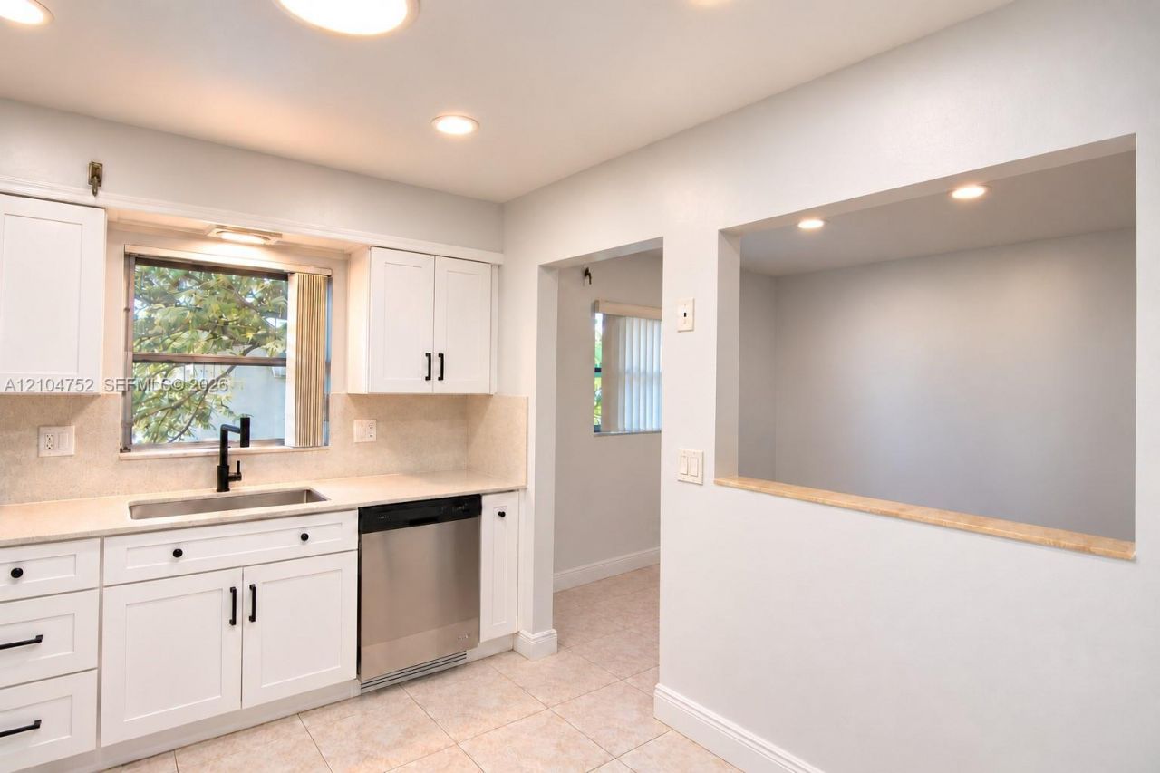 412 S Luna Ct, Unit 9, Hollywood, FL 33021 Photo