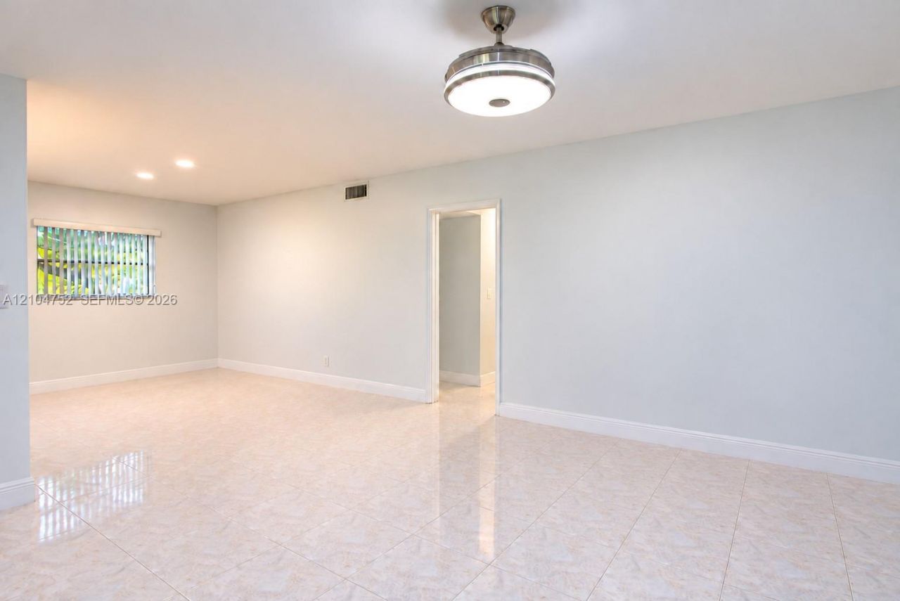 412 S Luna Ct, Unit 9, Hollywood, FL 33021 Photo