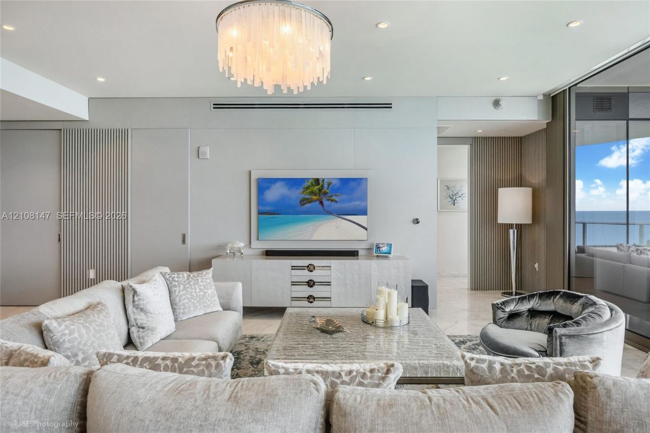 15701 Collins Ave , Unit 902, Sunny Isles Beach, FL 33160 Photo