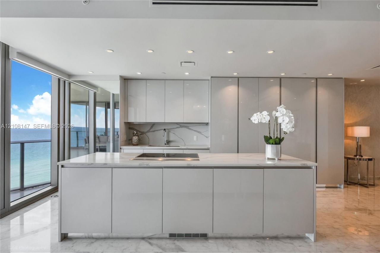 15701 Collins Ave , Unit 902, Sunny Isles Beach, FL 33160 Photo