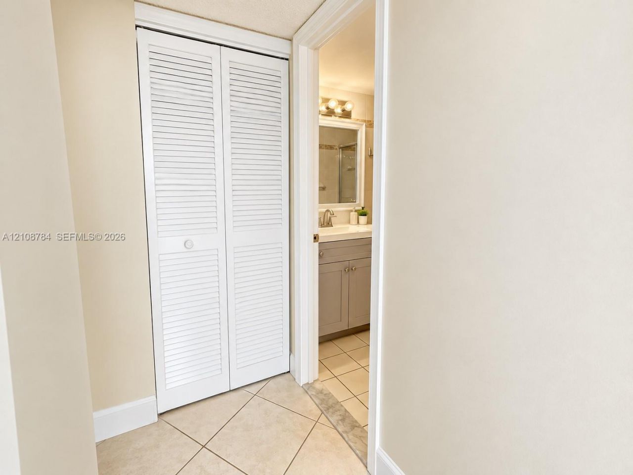 3180 S Ocean Dr , Unit 520, Hallandale Beach, FL 33009 Photo