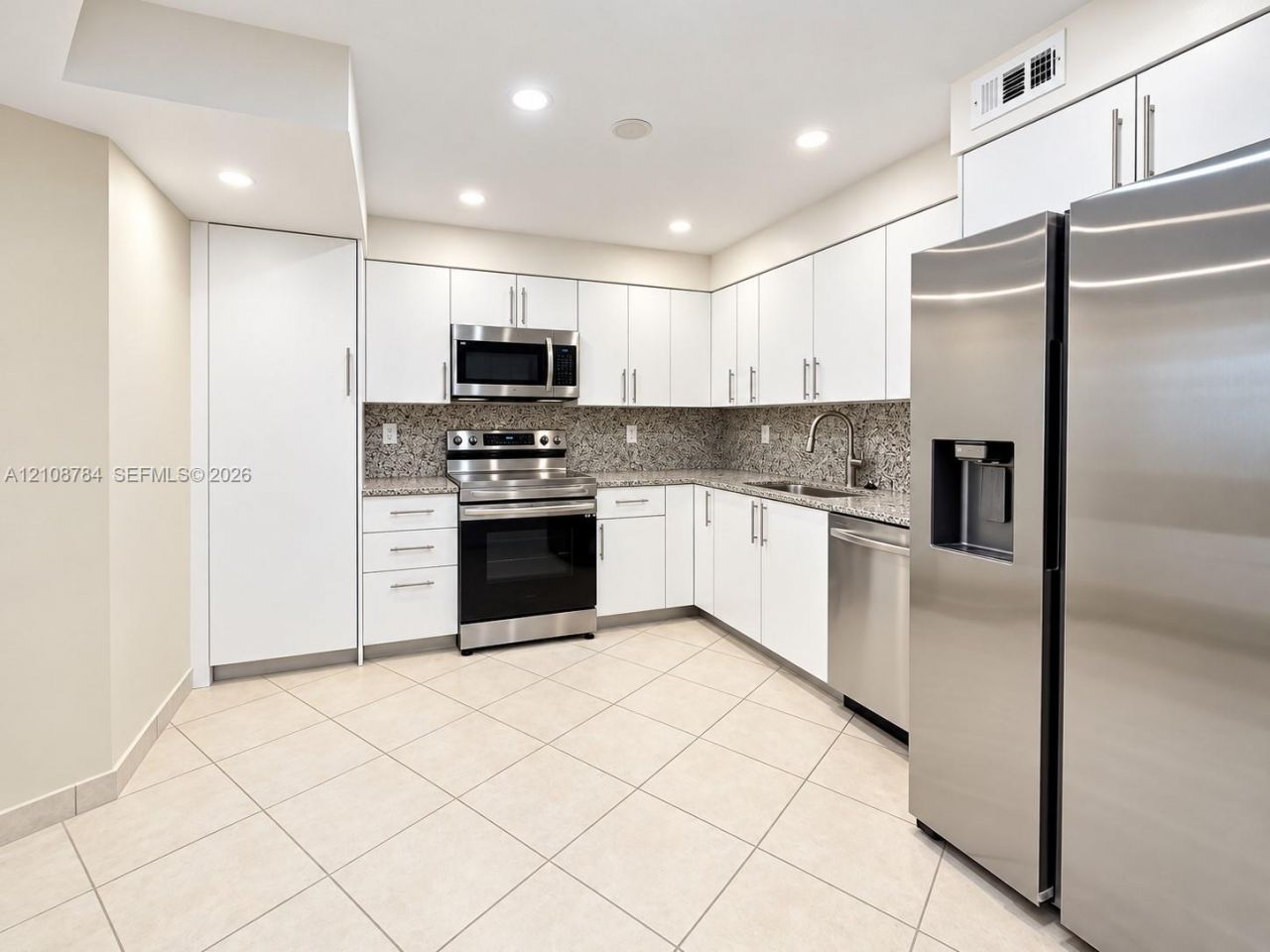 3180 S Ocean Dr , Unit 520, Hallandale Beach, FL 33009 Photo