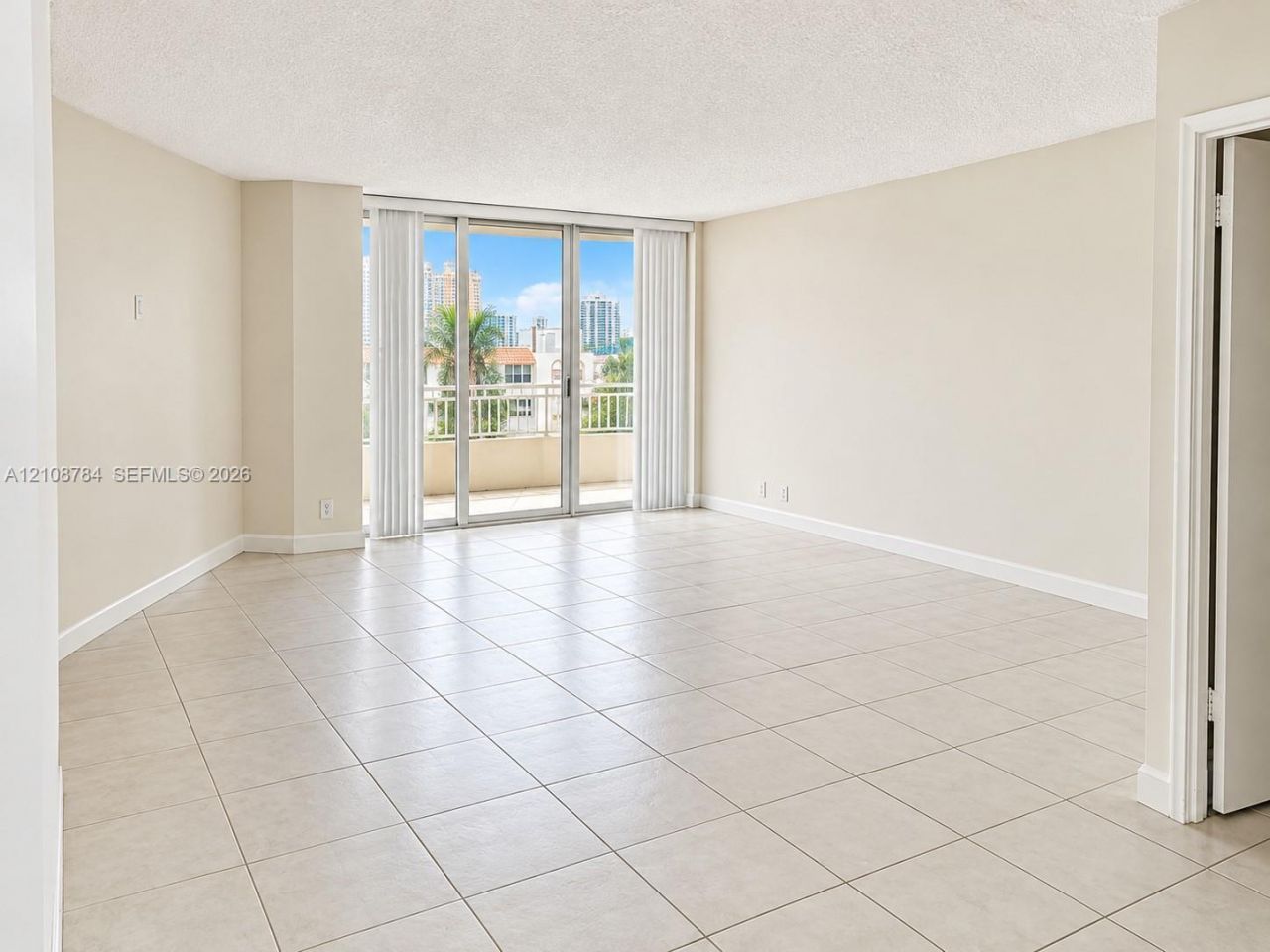 3180 S Ocean Dr , Unit 520, Hallandale Beach, FL 33009 Photo
