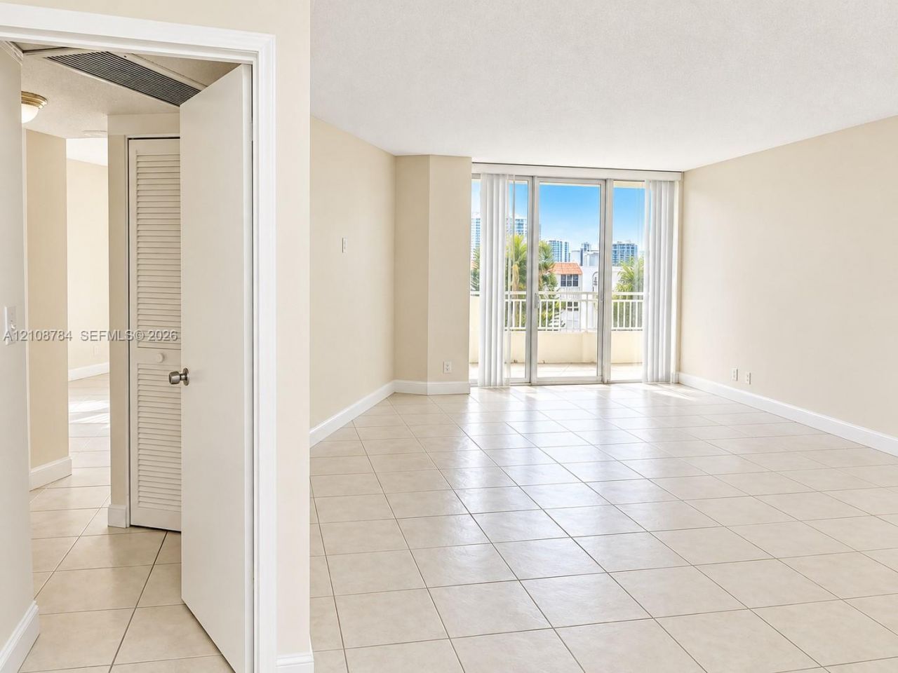 3180 S Ocean Dr , Unit 520, Hallandale Beach, FL 33009 Photo