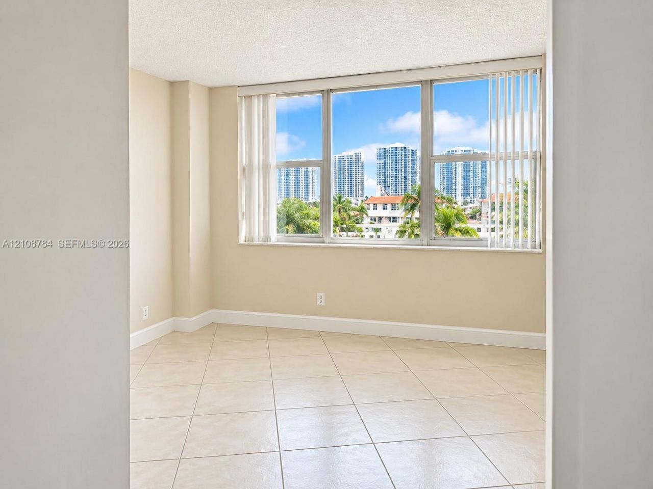 3180 S Ocean Dr , Unit 520, Hallandale Beach, FL 33009 Photo